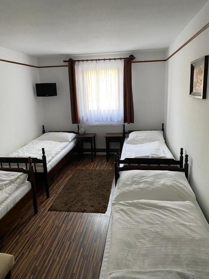 Motel M Malacky Buitenkant foto