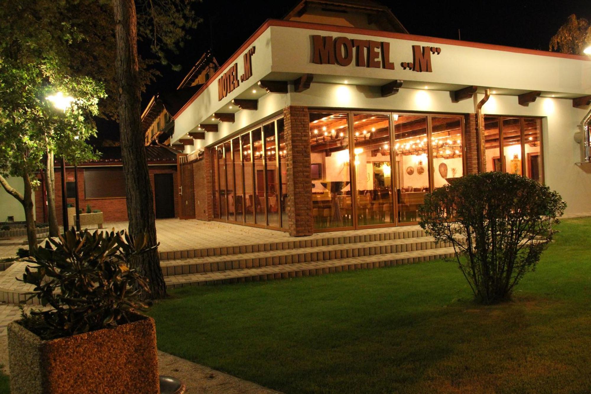 Motel M Malacky Buitenkant foto